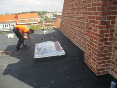 Installation du roofing sur un toit plat