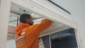 Exercice sur une coupole Velux lors de la formation