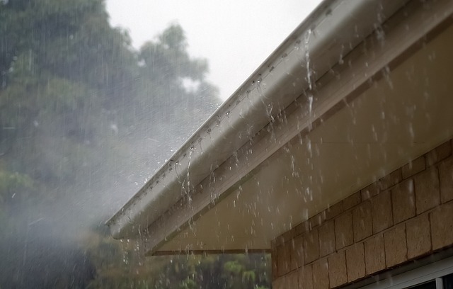 Gouttière qui déborde lors de fortes pluies