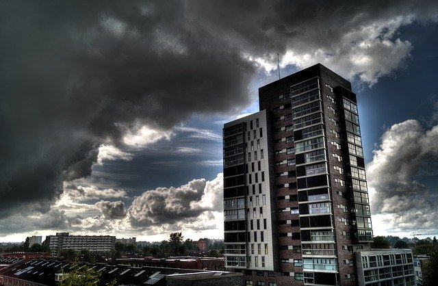 Un orage peut causer des dégâts à votre toiture