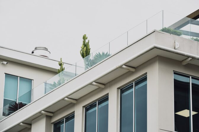 Terrasse aménagée sur le toit d'un bâtiment