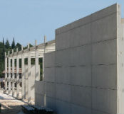 Bardage en béton d'un bâtiment