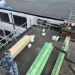 Chevrons, OSB et roofing posés sur une plateforme