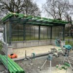 Début de construction d'un toit plat pour une aubette