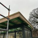 Toiture en bois pour un abri public