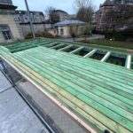 Structure bois pour le toit plat d'un abri public
