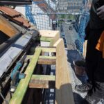 Structure en bois d'un futur coin de corniche