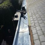 Corniche en zinc sur toute la longueur d'une toiture